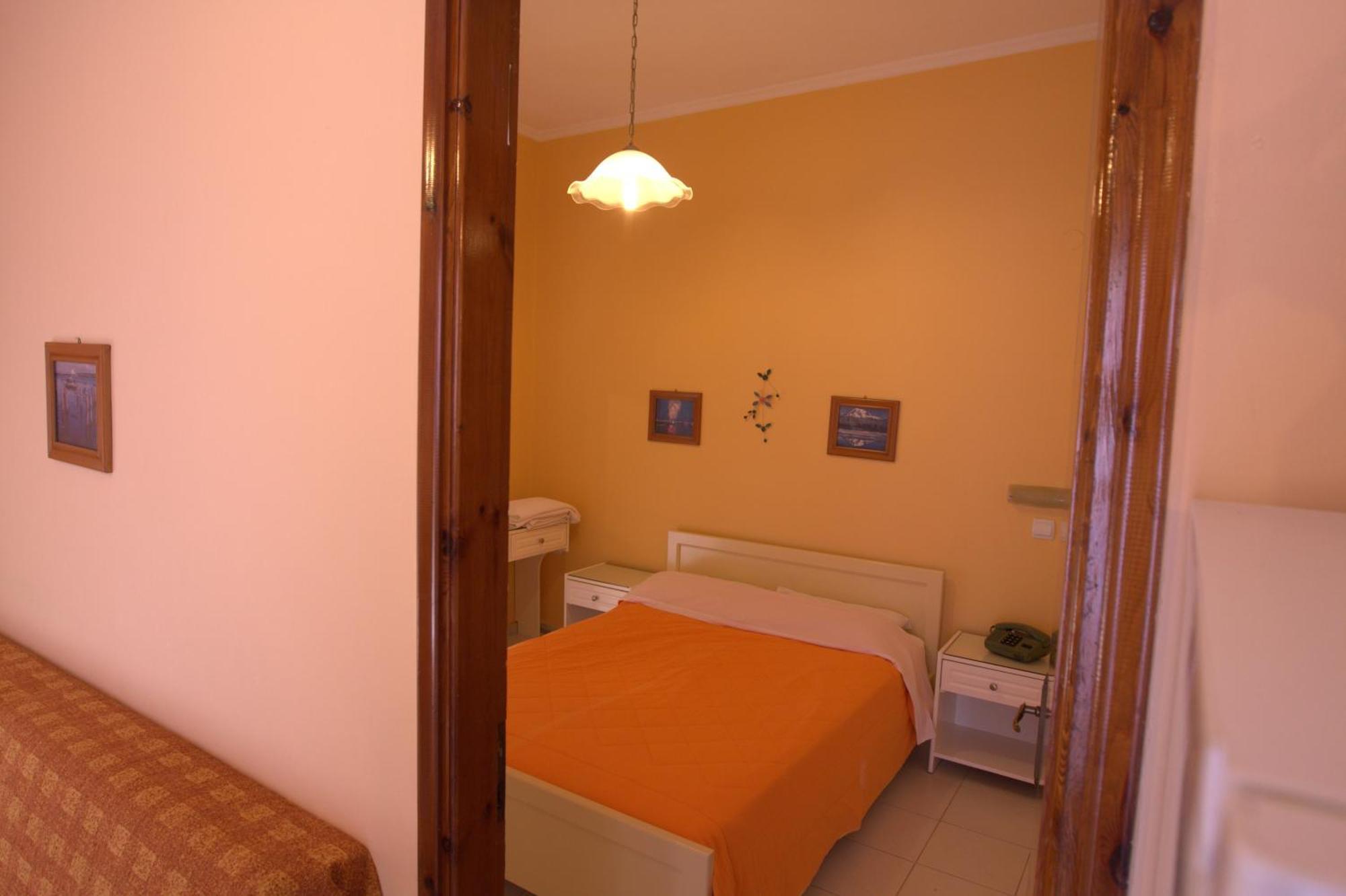 Angela Studios Karfás Camera foto
